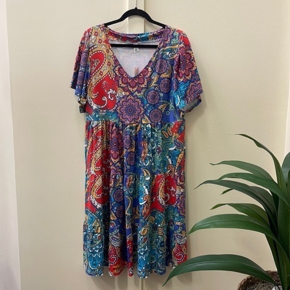 Dresses & Skirts - Floral Tiered‎ V-Neck A-Line Dress - M NWT